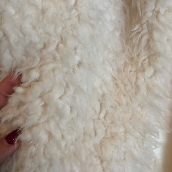 white fluffy faux fur coat - Picture 3 of 5